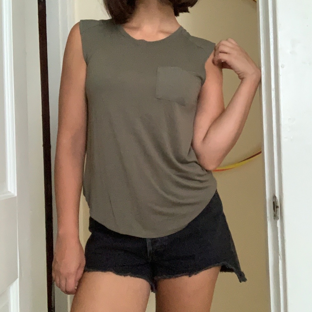 ✨3/$20✨ Loft Tank